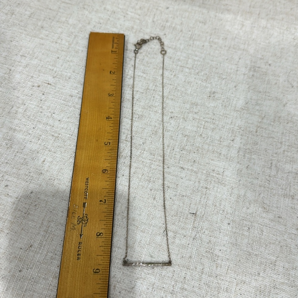 Dainty bar necklace - Picture 3 of 3